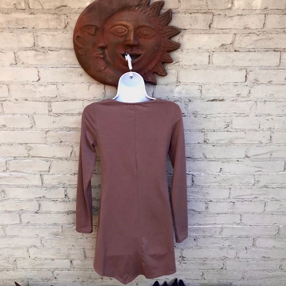 Elegant Basic and Simple V-Neck Dress or T… - Picture 4 of 9